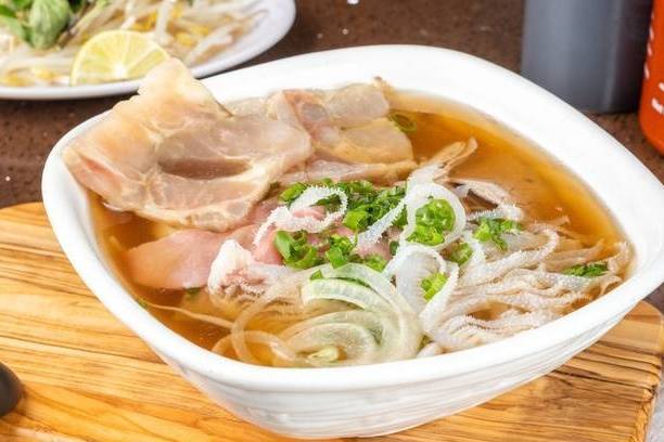 110 - Flank Brisket, Tendon and Tripe Noodle Soup （牛腩，百叶，牛筋粉）